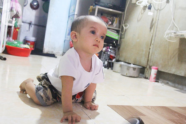 Cái Tết đầu tiên được nhìn thấy ánh sáng mặt trời sau hơn 1 năm mù lòa của bé Gia Anh