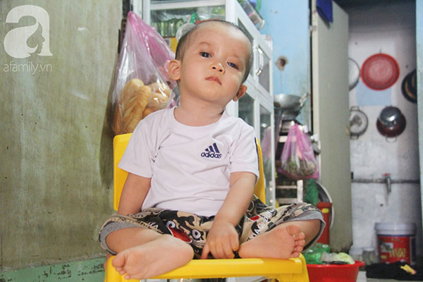 Cái Tết đầu tiên được nhìn thấy ánh sáng mặt trời sau hơn 1 năm mù lòa của bé Gia Anh