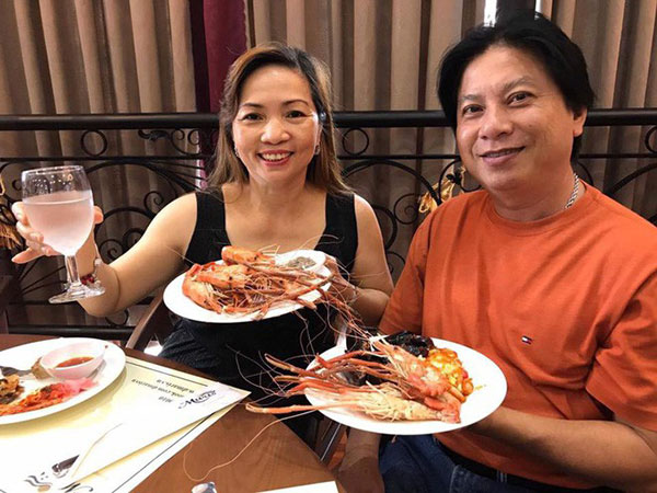 Khánh Thi khoe ảnh gia đình sum họp ngày Tết, nhưng mẹ chồng của cô mới là người gây chú ý