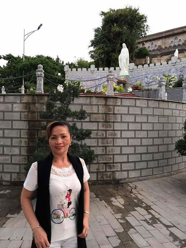 Khánh Thi khoe ảnh gia đình sum họp ngày Tết, nhưng mẹ chồng của cô mới là người gây chú ý