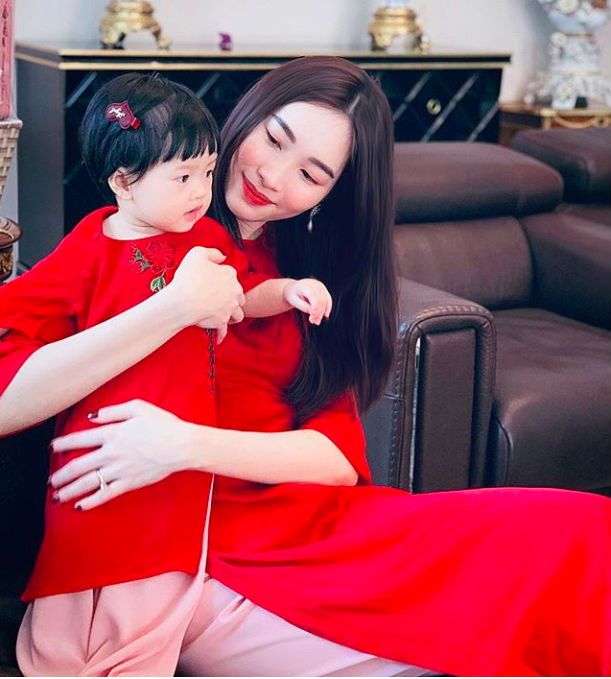 Trở lại sau ồn ào bị chỉ trích trên mạng xã hội, Đặng Thu Thảo khoe ảnh hai mẹ con cực kỳ xinh đẹp