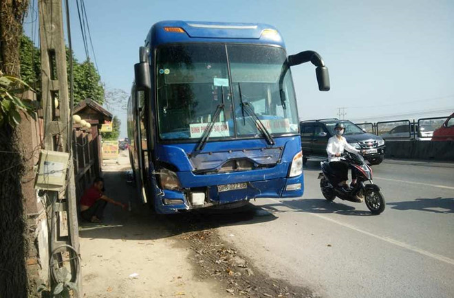 Hiện trường xe khách tông Santa Fe khiến 3 người tử vong