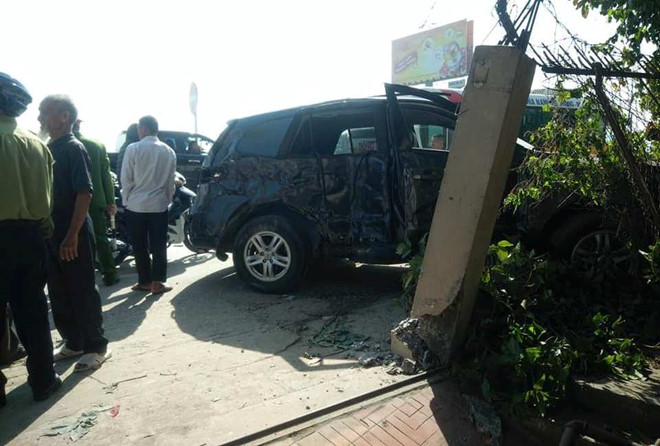 Hiện trường xe khách tông Santa Fe khiến 3 người tử vong