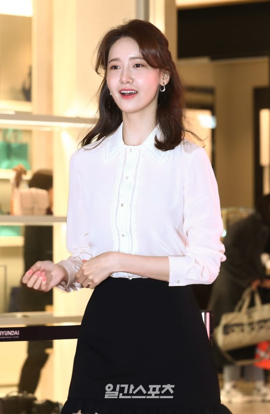 Lâu lắm mới lộ diện, nữ thần Yoona khoe đôi chân dài miên man nhưng lại bị soi loạt khuyết điểm kém xinh tại sự kiện