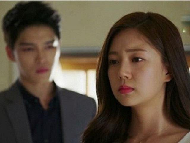 Lên giường với người đàn ông khác vì thiếu tiền, em quay sang nói tôi tài hèn, sức mọn