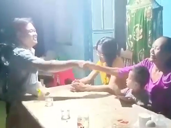 Nam tài xế đến tận nhà xin lỗi trực tiếp người phụ nữ bị mình tát ở Đồng Nai: Em vui lòng bỏ qua cho anh, cảm ơn em!