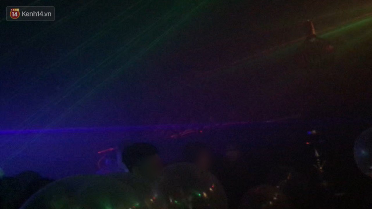 Clip: Giật mình bóng cười tràn ra vỉa hè phố lớn Hà Nội những ngày đầu năm Tết Kỷ Hợi 2019