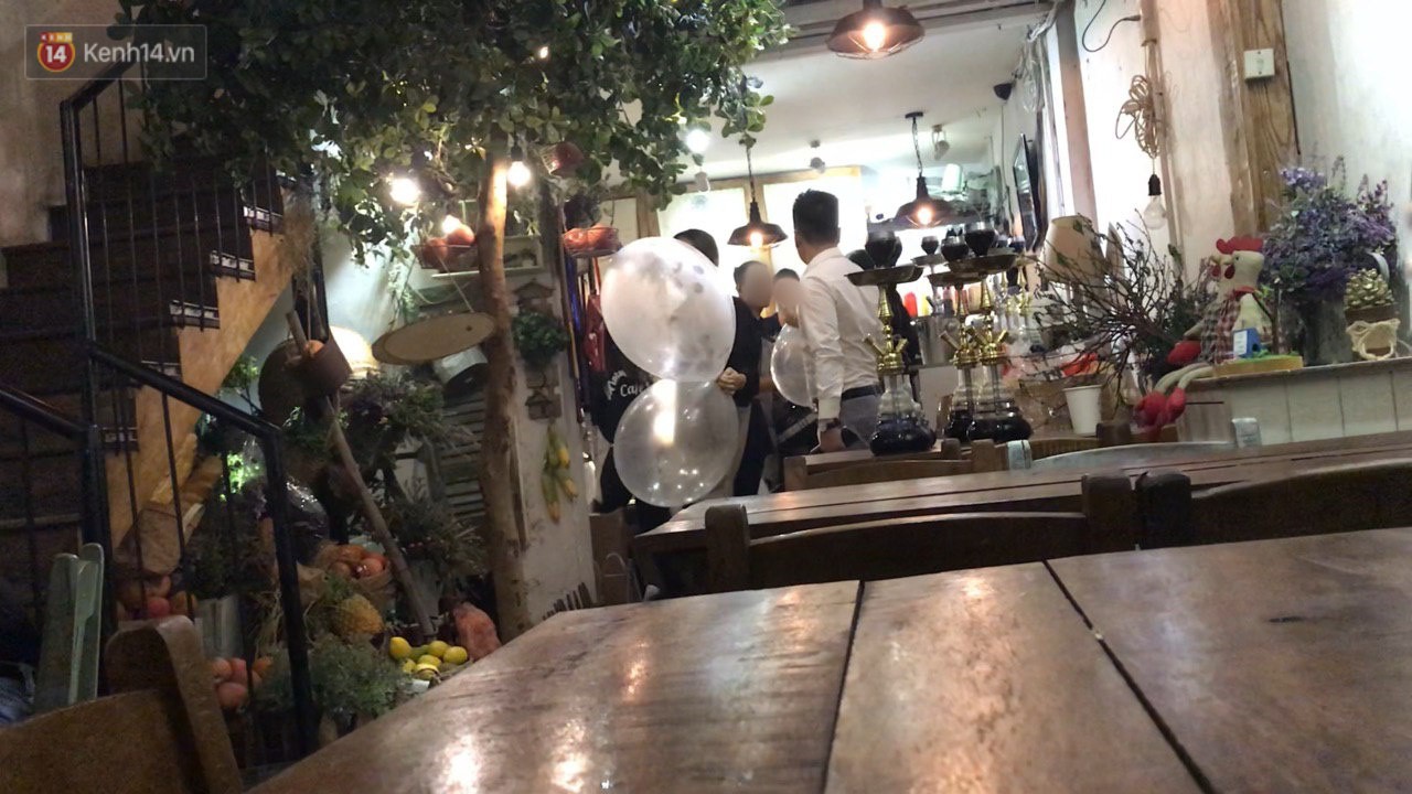 Clip: Giật mình bóng cười tràn ra vỉa hè phố lớn Hà Nội những ngày đầu năm Tết Kỷ Hợi 2019