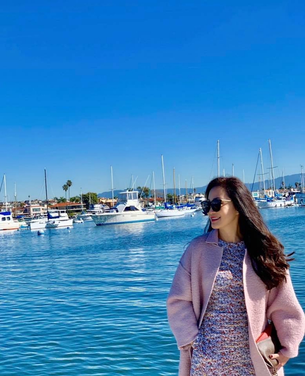 Sao Việt ở hải ngoại đón Tết: người chạy show, người chăm con bị sốt