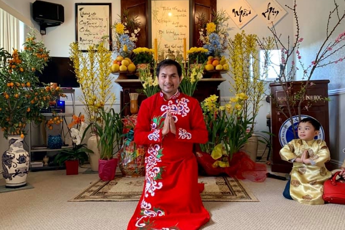 Sao Việt ở hải ngoại đón Tết: người chạy show, người chăm con bị sốt