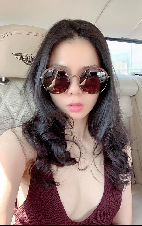 Lệ Quyên sexy hết cỡ với bikini