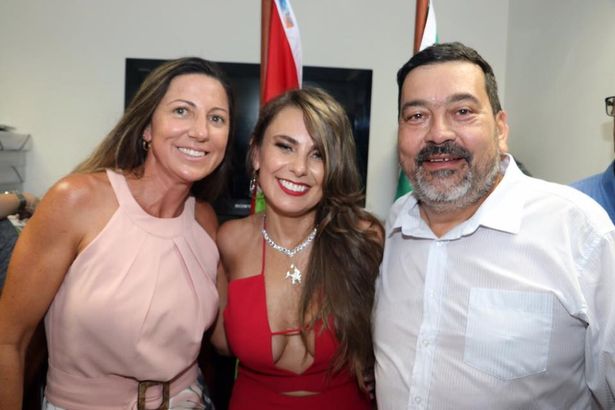 Nữ nghị sĩ Brazil mặc hở hang thấy mệt mỏi vì bị dọa cưỡng hiếp