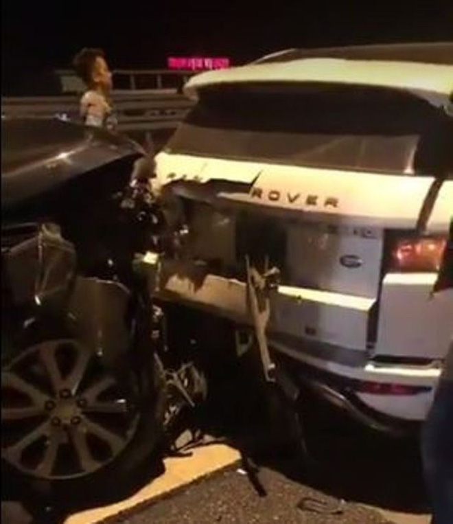 Vụ 2 xe Range Rover va chạm trên cao tốc Hà Nội - Hải Phòng: Trang phục của người phụ nữ bỗng gây chú ý Vụ 2 xe Range Rover va chạm trên cao tốc Hà Nội - Hải Phòng: Trang phục của người phụ nữ bỗng gây chú ý