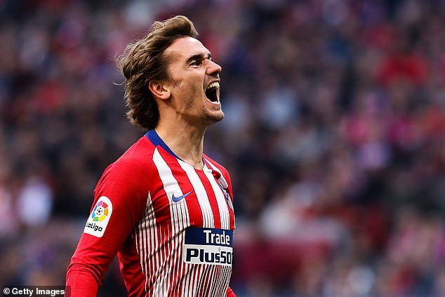 Thu nhập mỗi tháng của Messi gần gấp đôi Ronaldo