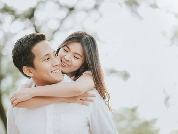 Cuối năm đi tảo mộ gặp ngay người yêu cũ đi cùng vợ bầu nhưng thái độ của anh ta mới khiến tôi tức điên