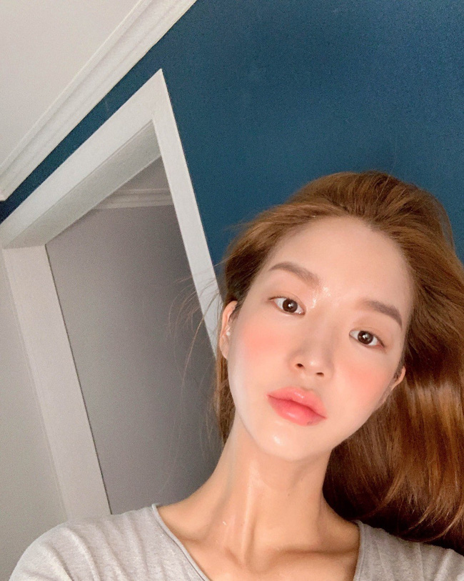 Trời nóng ẩm, da cực dễ xuống sắc và nổi mụn nên các nàng nhất định phải lưu ý 3 điều sau