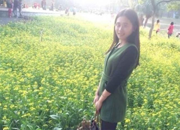 Cô gái trẻ biến thành bà lão chỉ sau một đêm