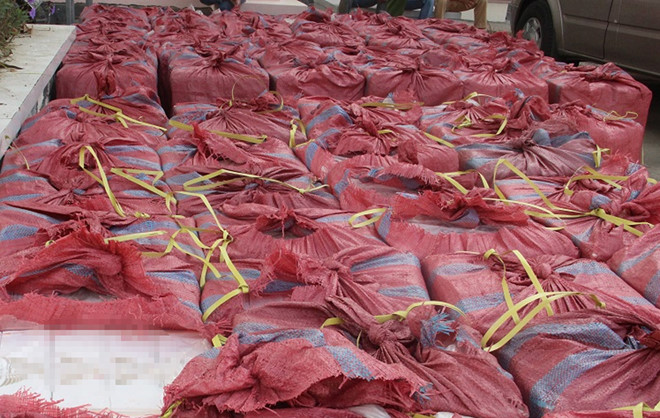 Cảnh sát rượt đuổi ôtô chở hơn 48.000 gói thuốc lá nhập lậu