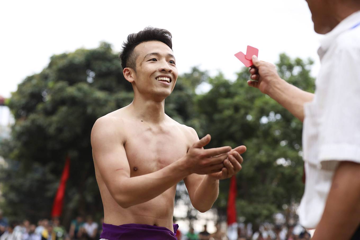 Trai làng nô nức vật cầu ở Hà Nội