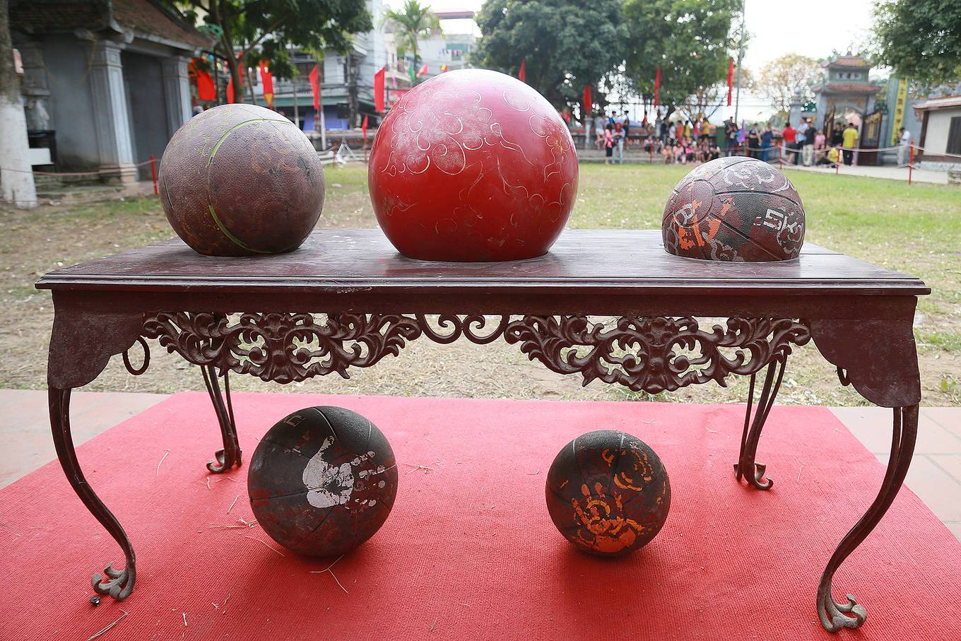 Trai làng nô nức vật cầu ở Hà Nội