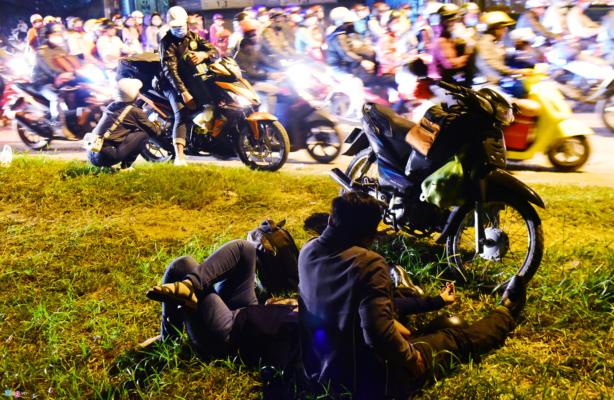 Người miền Tây vạ vật cả ngày đêm để trở lại Sài Gòn