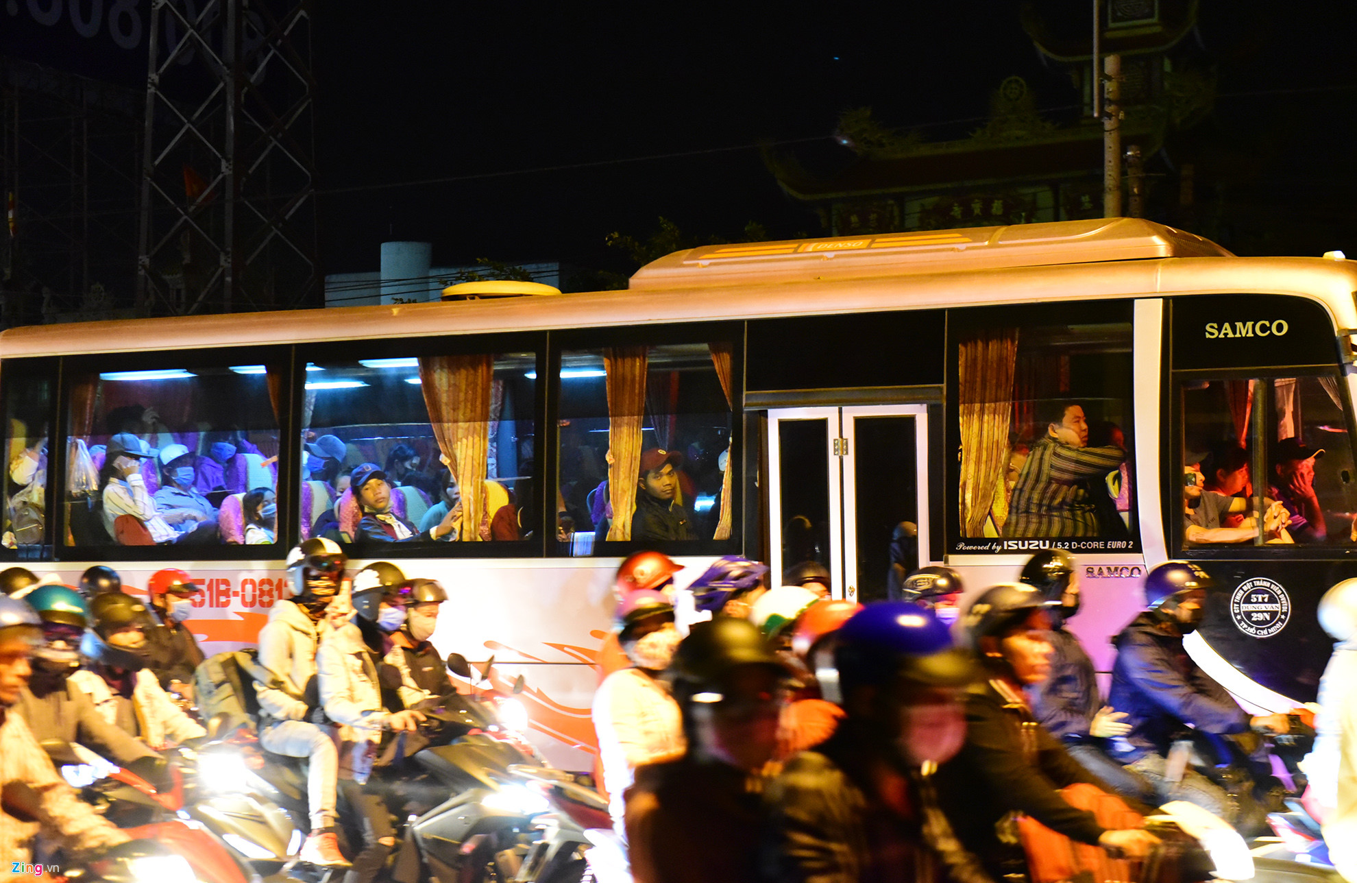 Người miền Tây vạ vật cả ngày đêm để trở lại Sài Gòn