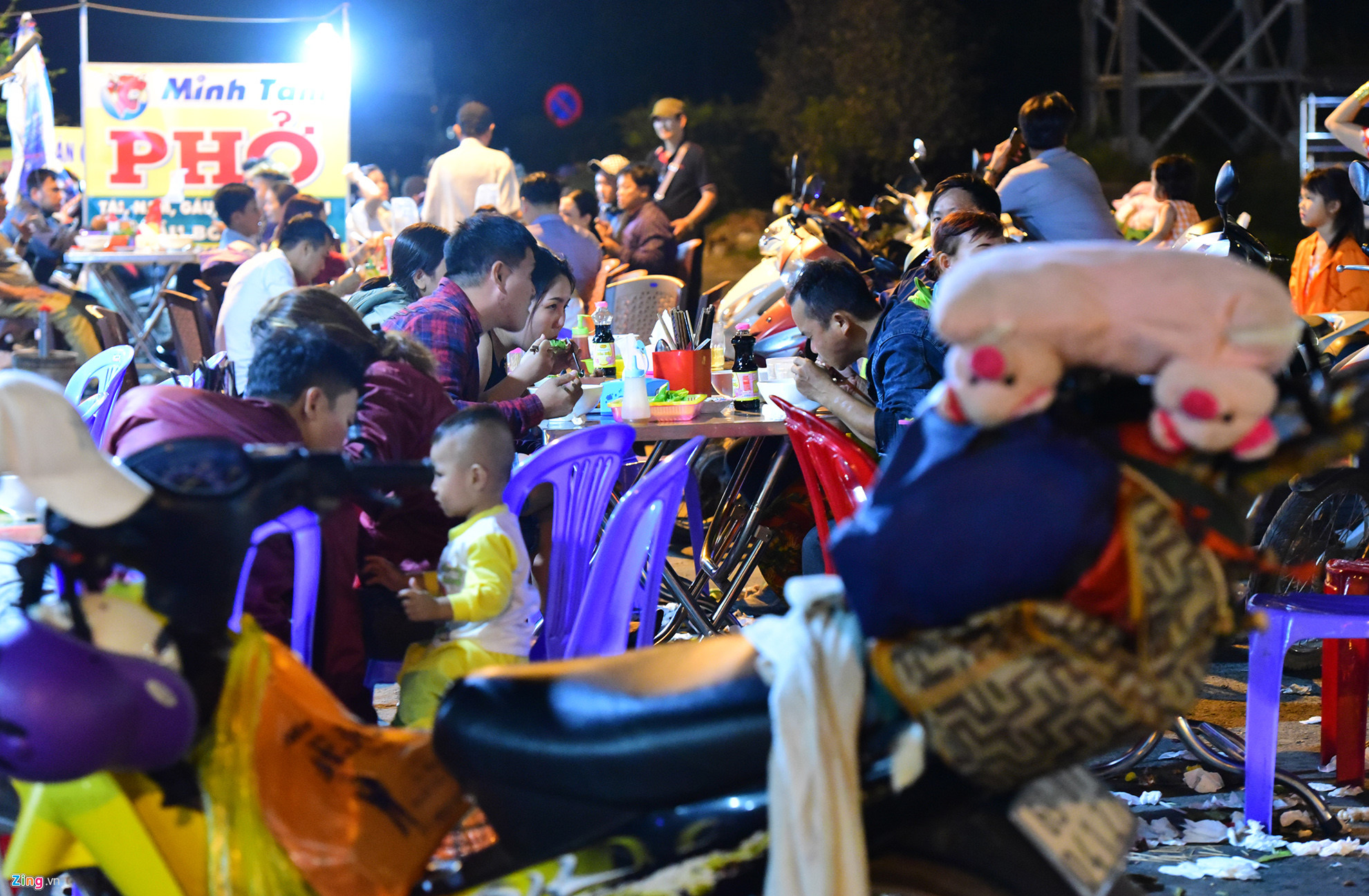 Người miền Tây vạ vật cả ngày đêm để trở lại Sài Gòn