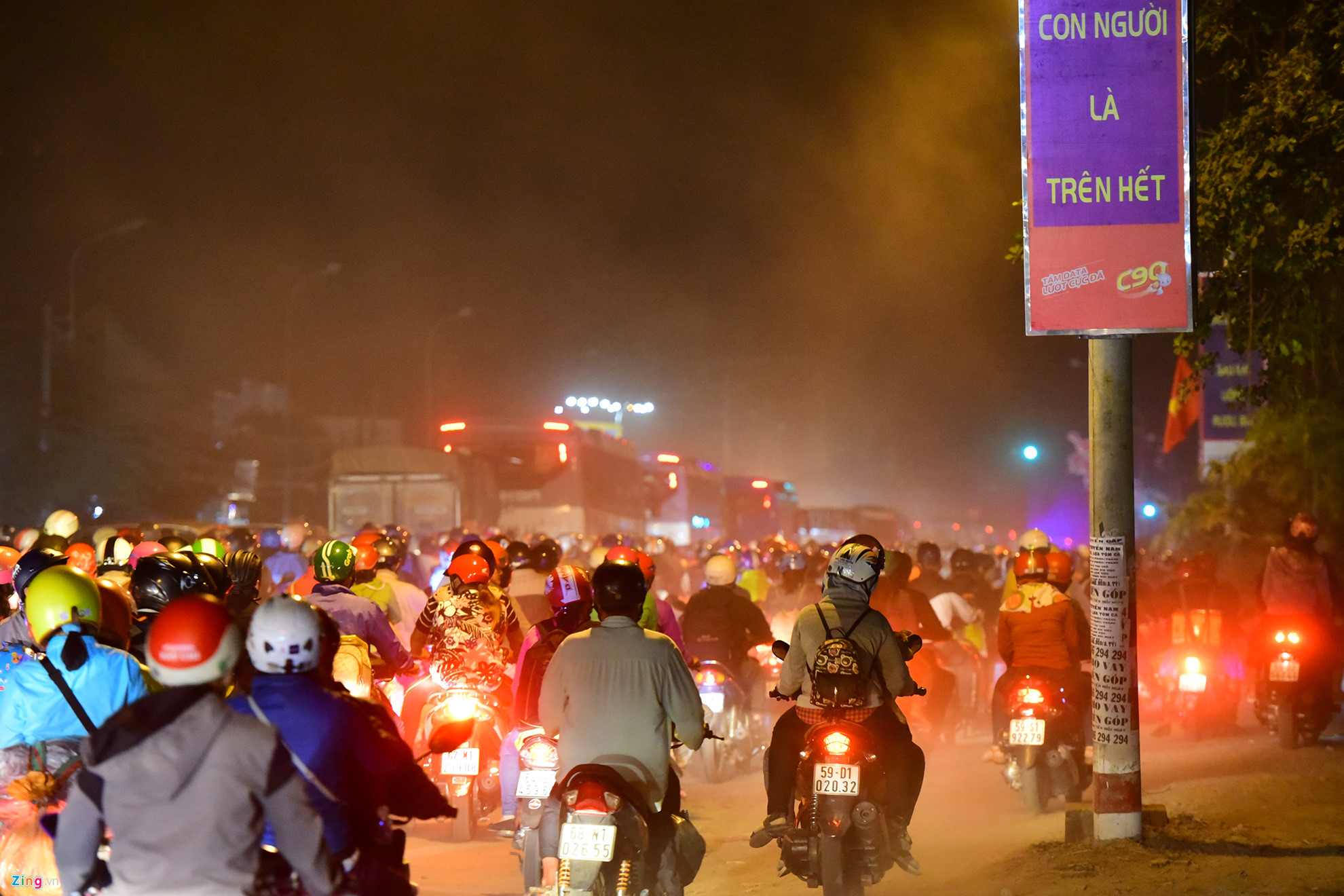 Người miền Tây vạ vật cả ngày đêm để trở lại Sài Gòn