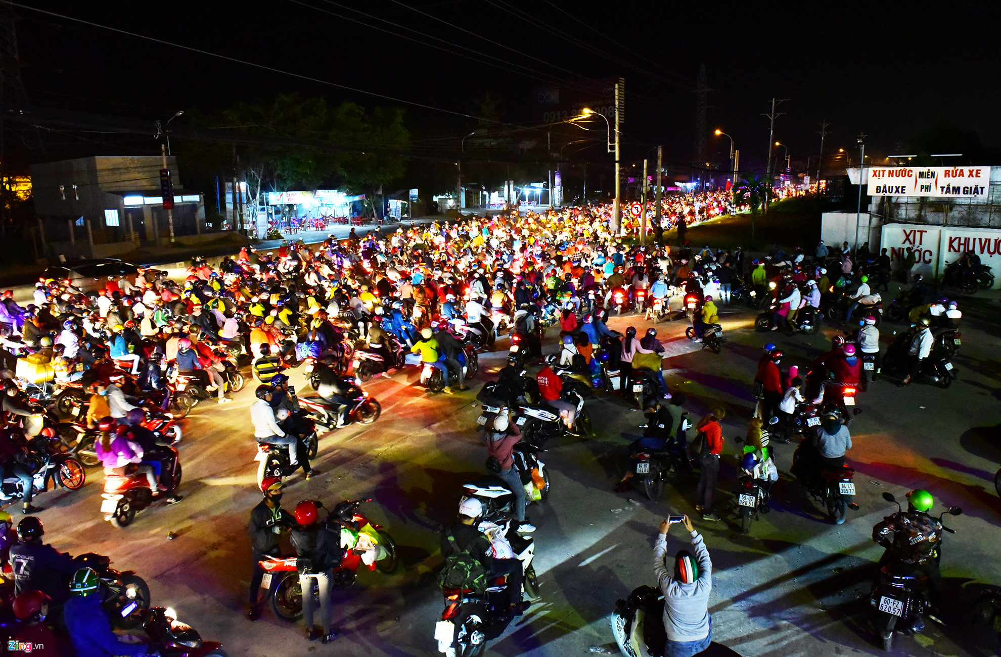 Người miền Tây vạ vật cả ngày đêm để trở lại Sài Gòn