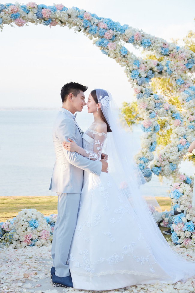 Đường tình của tứ tiểu hoa đán Cbiz: Đều phim giả tình thật, cùng trải qua bao thị phi nhưng kết cục lại quá khác biệt Đường tình của tứ tiểu hoa đán Cbiz: Đều phim giả tình thật, cùng trải qua bao thị phi nhưng kết cục lại quá khác biệt