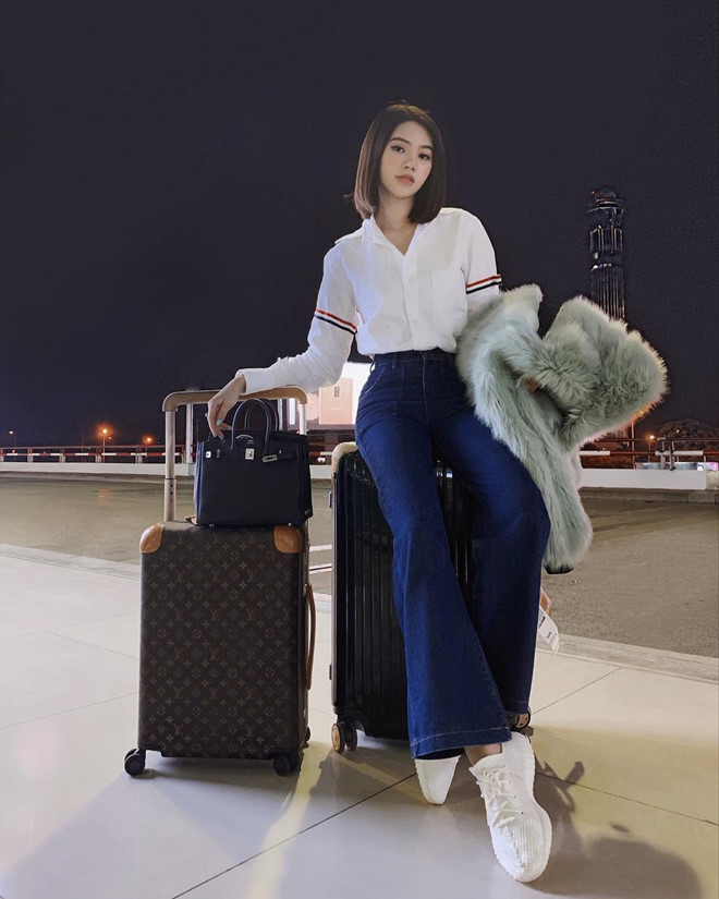 Tết này đi đâu cũng thấy chiếc áo sơ mi quốc dân của giới trẻ Việt