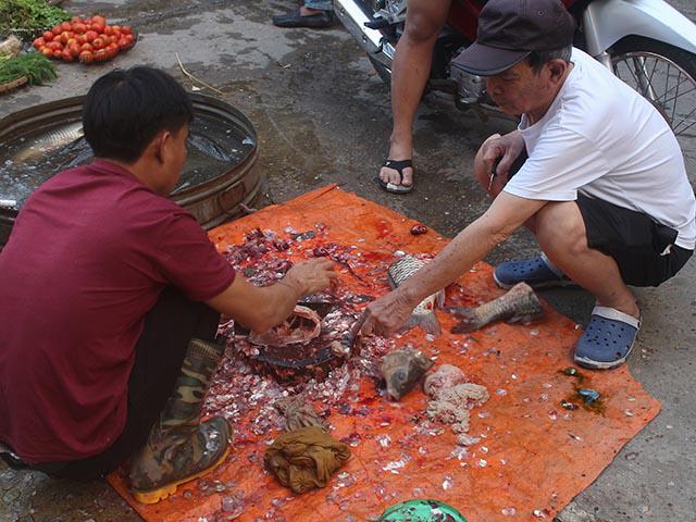 Giá cả sau Tết: Rau rẻ, hải sản tươi sống vẫn cao