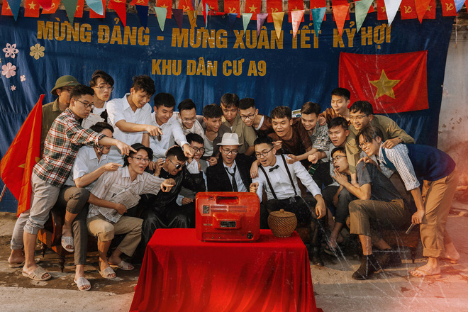 Bộ kỷ yếu theo phong cách Tết xưa với thông điệp hết sức ý nghĩa: Tết chỉ nhạt khi lòng người nhạt!