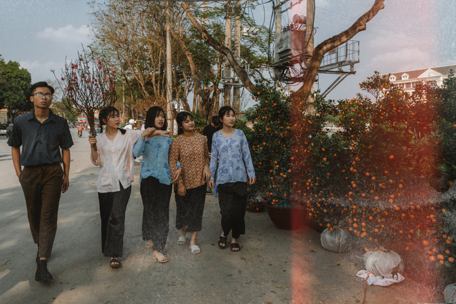 Bộ kỷ yếu theo phong cách Tết xưa với thông điệp hết sức ý nghĩa: Tết chỉ nhạt khi lòng người nhạt!