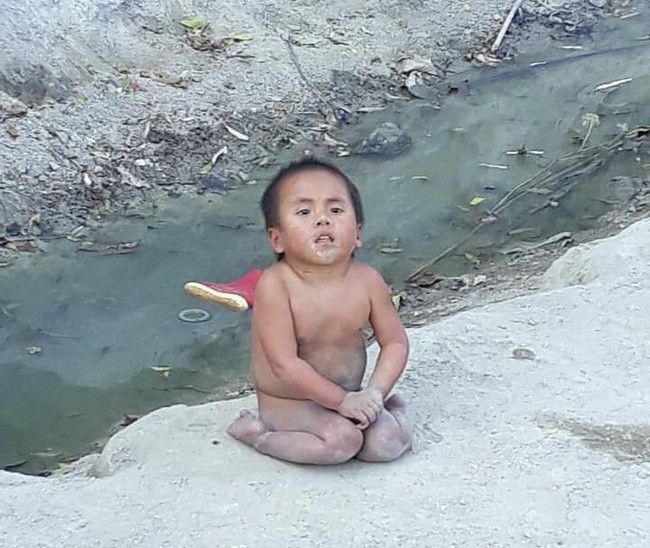 Tết của em bé Mường Lát sau hơn một năm rời quê nghèo về thành phố: Cười tươi như hoa vì được lì xì