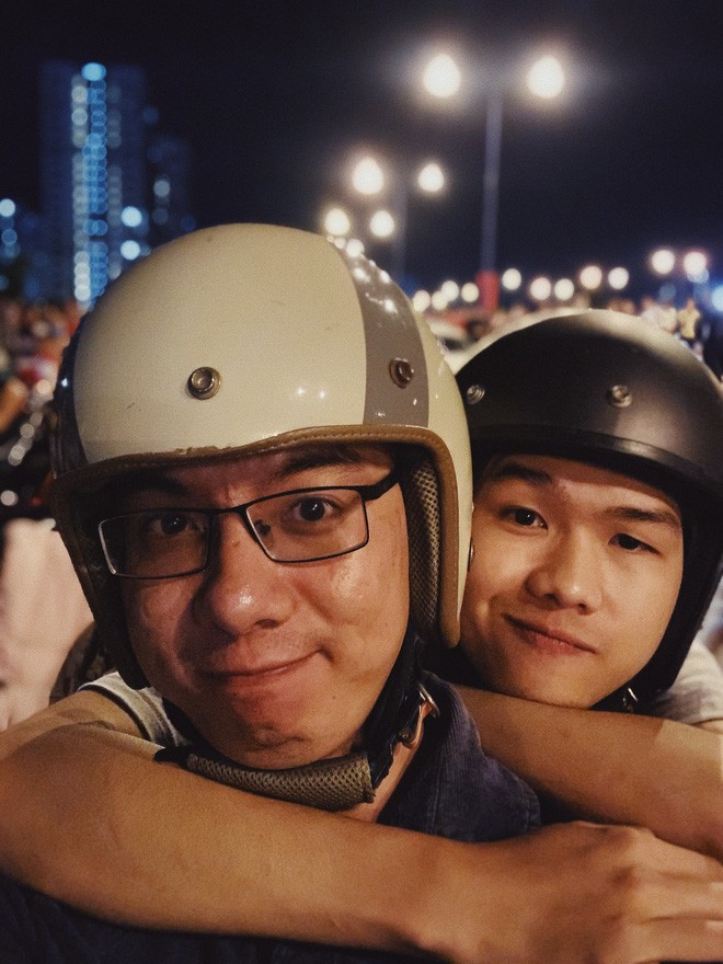 Nó bê đê thì sao? Nó bê đê mà nuôi được mẹ nó!