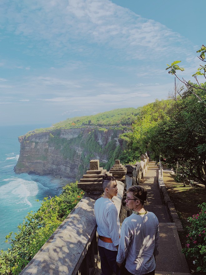 Nó bê đê thì sao? Nó bê đê mà nuôi được mẹ nó!