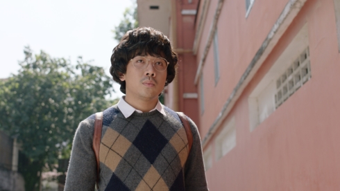 Bất ngờ với một Trấn Thành khù khờ rất khác trong “Cua lại vợ bầu“