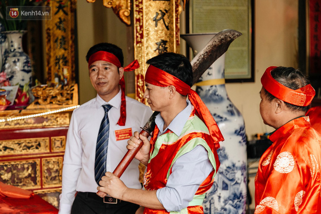 Video: Hàng trăm người dân tập trung chứng kiến nghi lễ chém lợn kín ngày đầu năm, máu 2 ông Ỉn chảy lênh láng