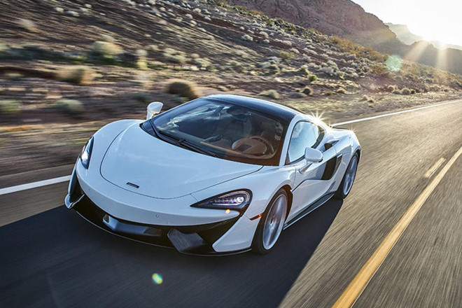 Bộ sưu tập McLaren 570GT rồng vàng khuấy động năm mới