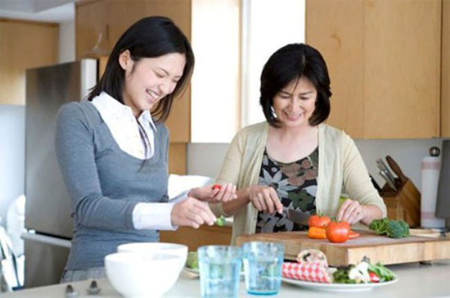 Đúng vào thời khắc Giao Thừa, con dâu thẳng tay tát chồng một cái ngay trước mặt, khiến vợ chồng tôi đứng hình