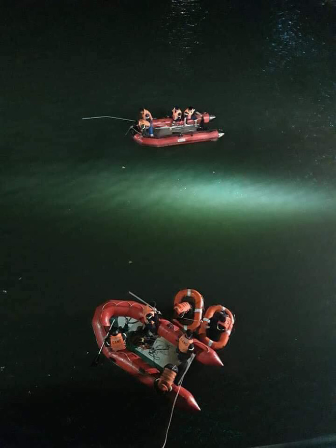 Công an trắng đêm tìm kiếm nữ sinh nhảy cầu Gia Bảy tự tử