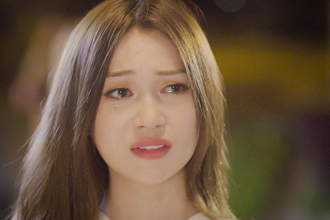 Bắt con trai ngủ riêng phòng với con dâu, mẹ chồng bị một phen ngượng chín người trước khách quý