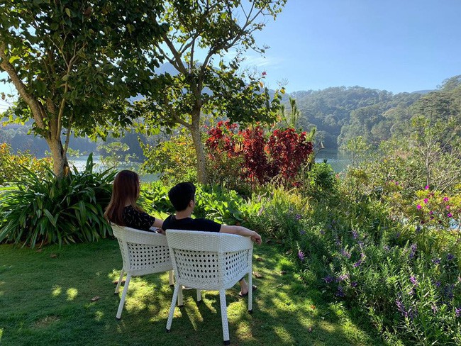 Cường Đô La nắm tay Đàm Thu Trang ngọt ngào, hành động hành động chứng minh tình cảm hơn mọi lời nói