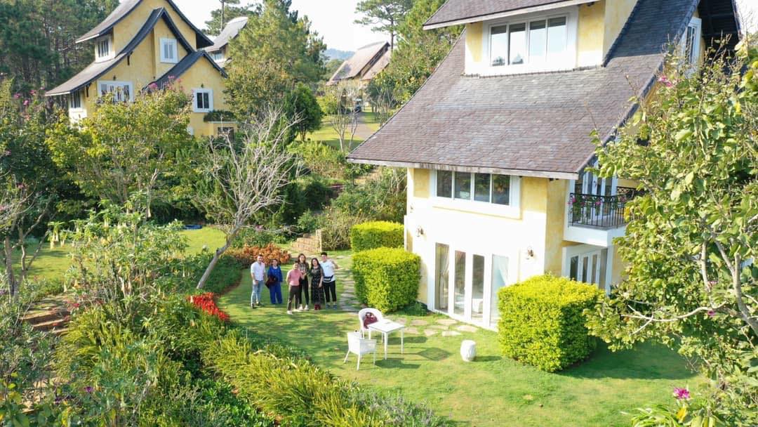 Cường Đô La nắm tay Đàm Thu Trang ngọt ngào, hành động hành động chứng minh tình cảm hơn mọi lời nói