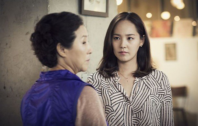 Biếu nhà nội 1 triệu tiền sắm Tết, đi đâu tôi cũng bị chỉ trỏ, hỏi mẹ chồng thì bà khóc ầm lên kêu oan