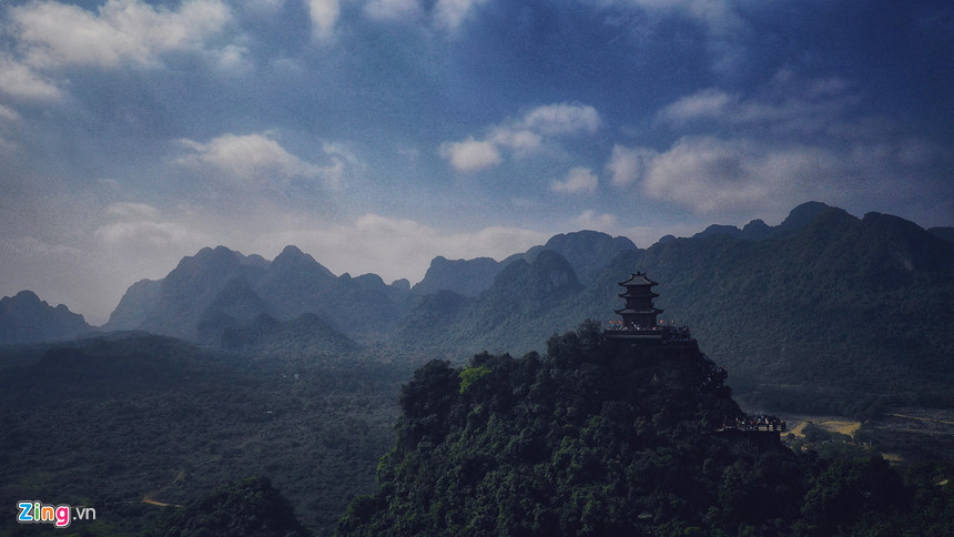 Toàn cảnh quần thể chùa Tam Chúc lớn nhất thế giới