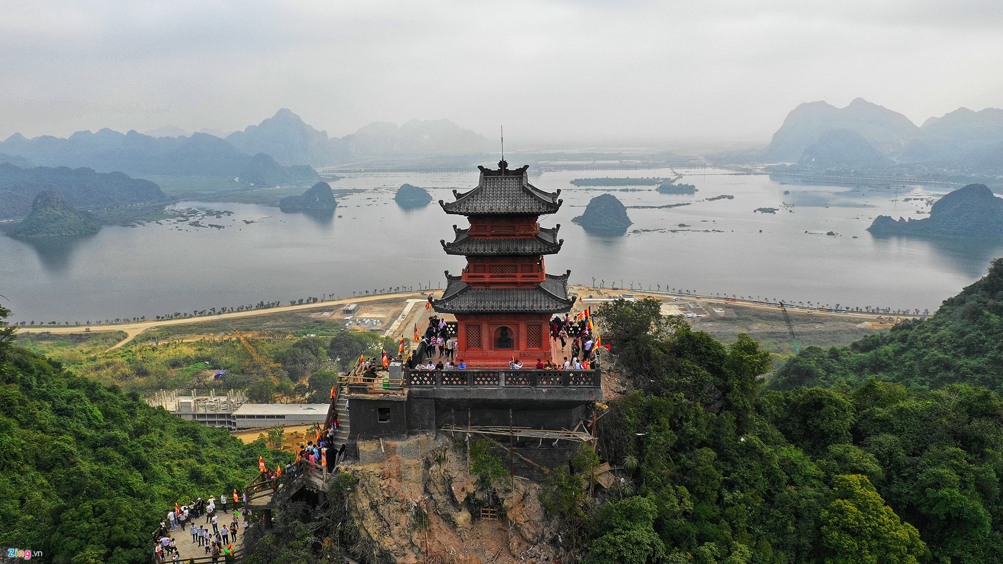 Toàn cảnh quần thể chùa Tam Chúc lớn nhất thế giới