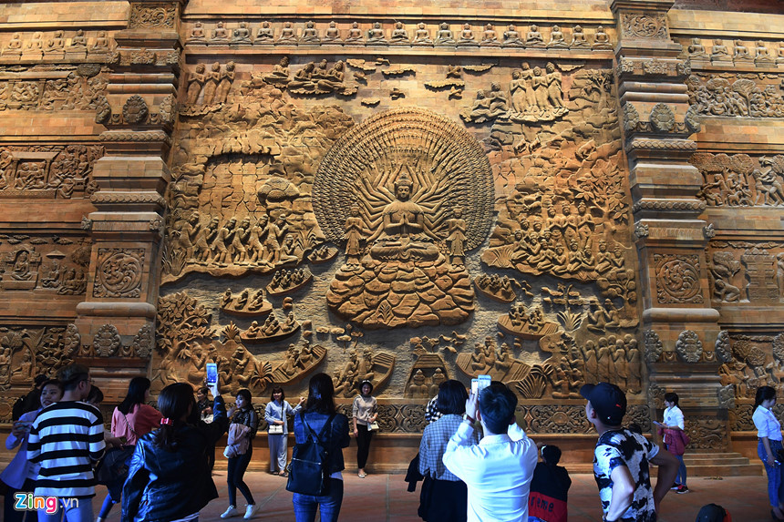 Toàn cảnh quần thể chùa Tam Chúc lớn nhất thế giới