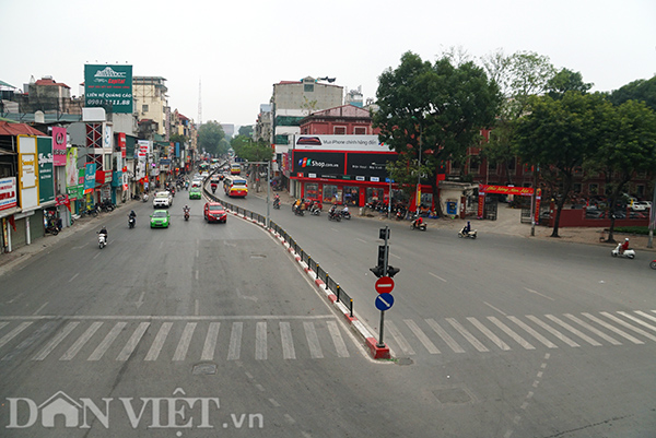 Video Ảnh: Đường phố Hà Nội vắng vẻ lạ thường ngày đầu sau kỳ nghỉ Tết